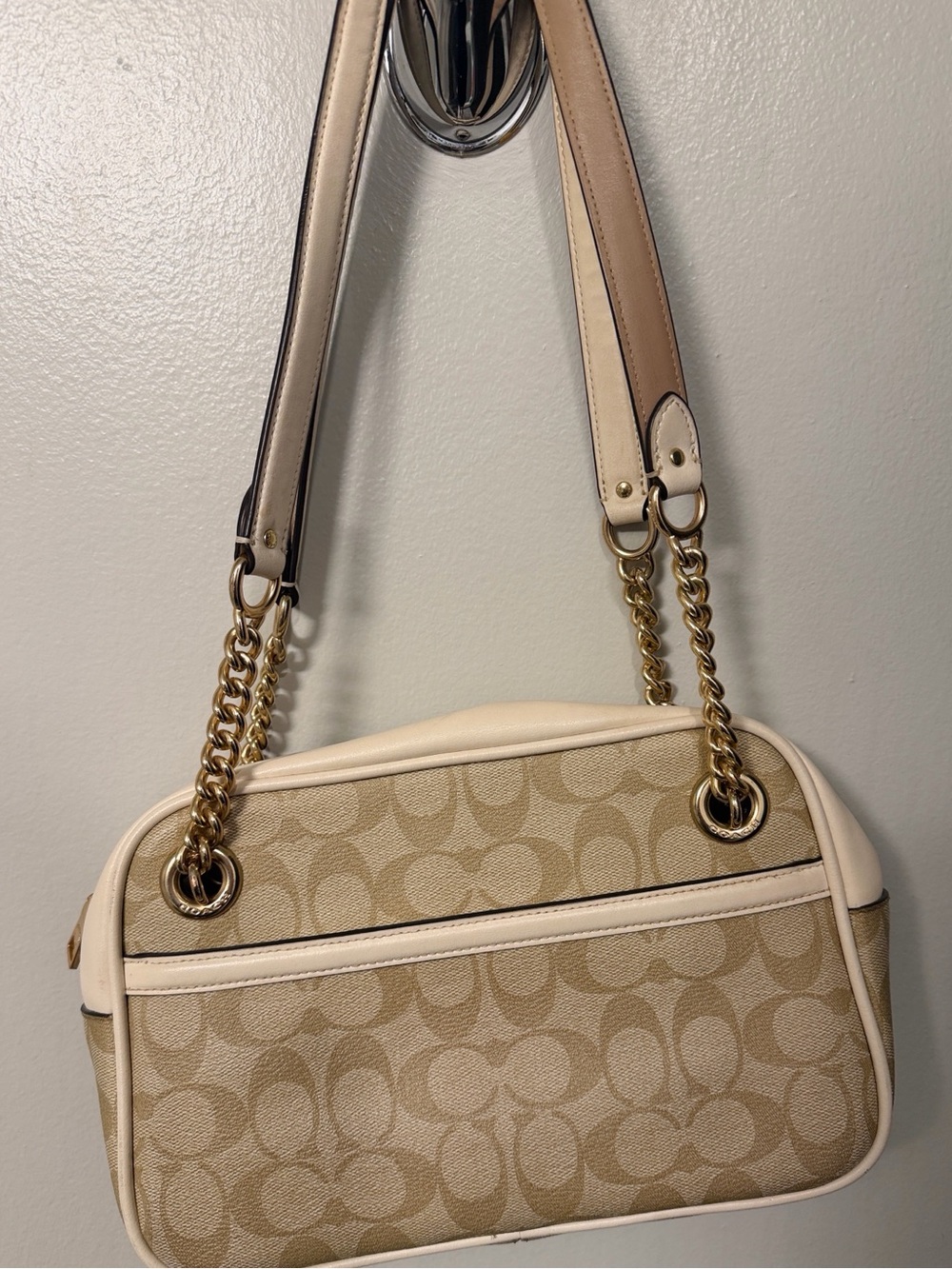 Coach Cream Signature Canvas Shoulder Bag with Gold Hardware - Picture 3 of 5
